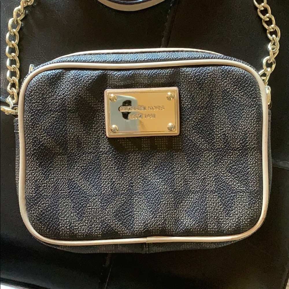 Micheal Kors cross body bag